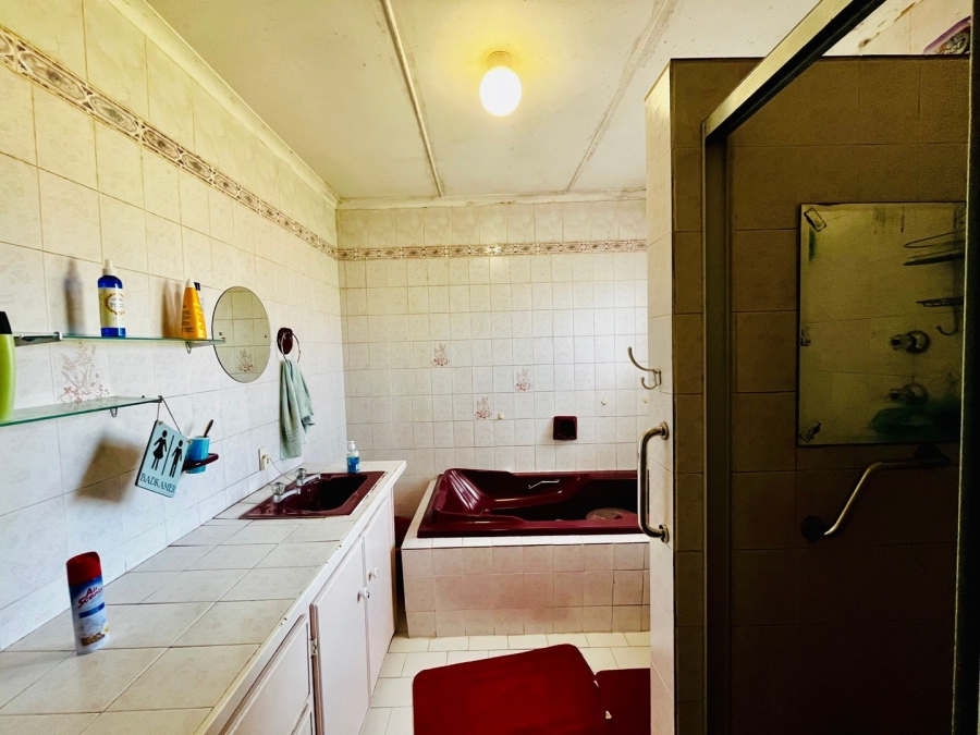 4 Bedroom Property for Sale in Pellissier Free State